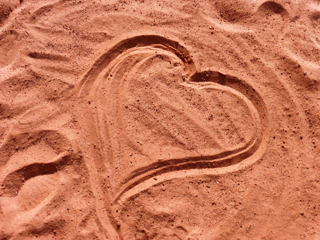 Herz in Sand